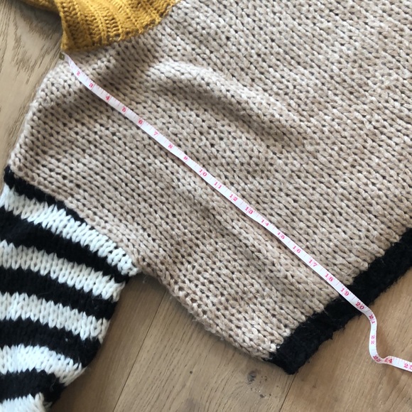 Cowl neck sweater with black and white striped sleeves - Picture 4 of 8